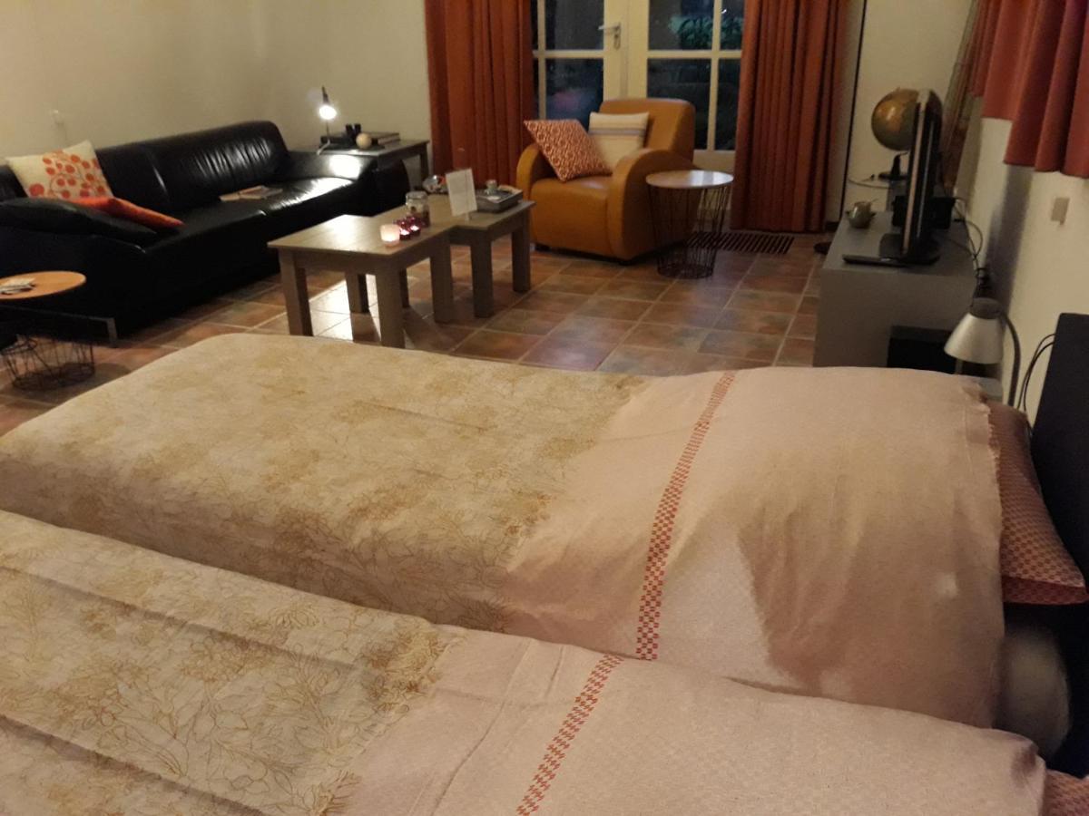 Vakantiehuisje Achter Odiliapeel Exteriör bild